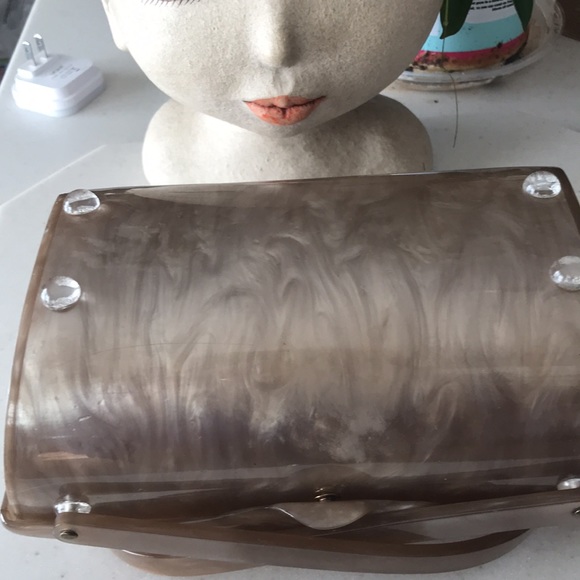Vintage pearlized Llewelyn marbleized goldtone lucite hand bag circa 1950, 60s - Picture 6 of 10